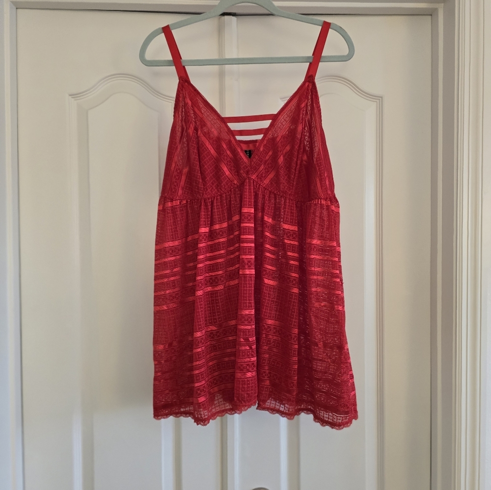 New TORRID red lace top Size 3